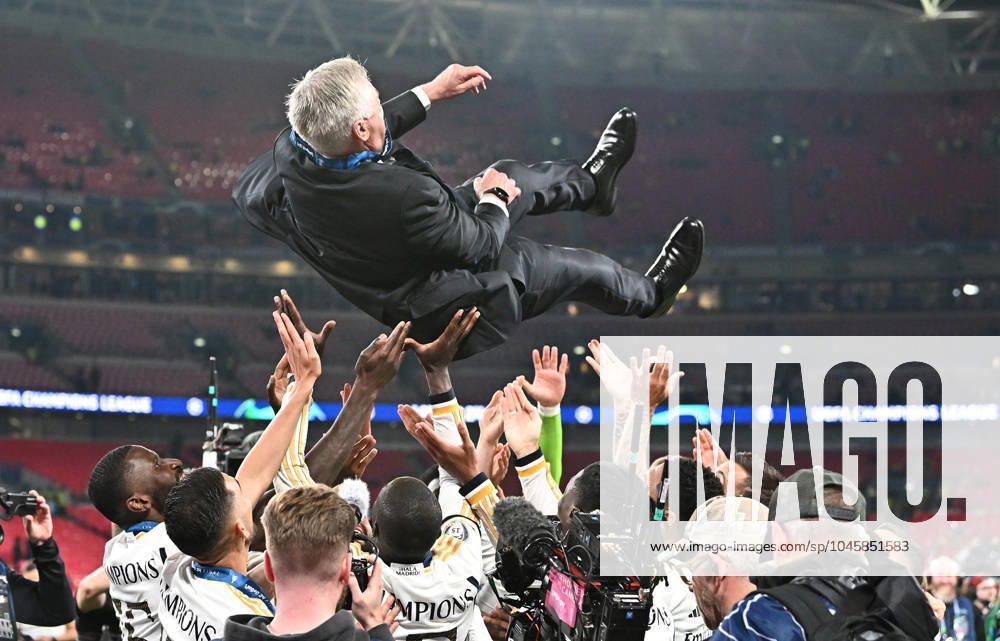 Football UEFA Champions League Final 2024, Borussia Dortmund Real Madrid,, v l Coach Carlo Ancelotti Real Madrid is cheered by the team London