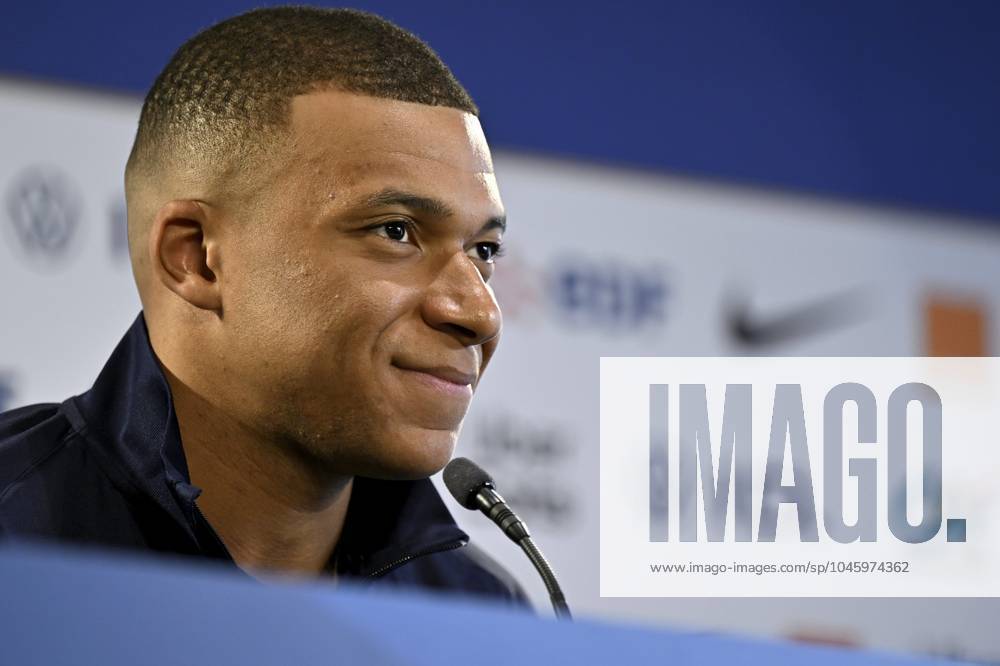 EQUIPE DE FRANCE DE FOOTBALL PHOTOPQR L EST REPUBLICAIN Alexandre MARCHI ; METZ ; 04 06 2024 ; - EQUIPE DE FRANCE DE FOOTBALL - EURO 2024 - MATCH DE PREPARATION - CONFERENCE DE PRESSE - ATTITUDE - PORTRAIT. Stade Saint-Symphorien, Metz 4 juin 2024. Kylian MBAPPE pendant la conférence de presse revient sur sa signature au Real Madrid. PHOTO Alexandre MARCHI. METZ Moselle France
