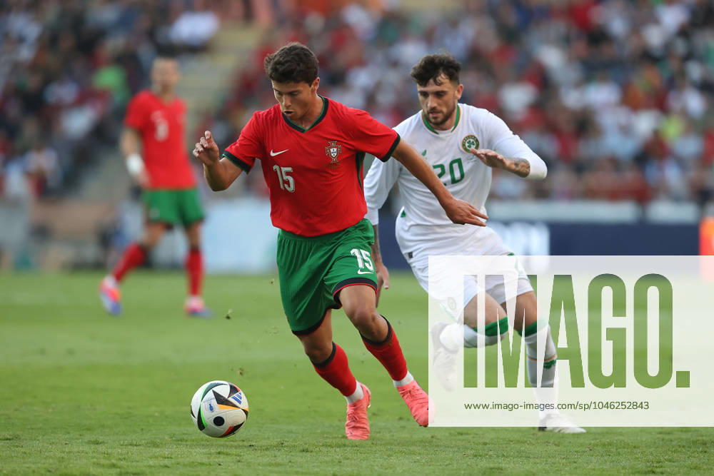 Portugal, Aveiro, 11 06 2024 EURO 2024 Friendly match before the UEFA EURO 2024 in Germany 2024 Portugal Ireland v l , Joao Neves Portugal , Sammie Szmodics Ireland , duel, action, action, battles for the ball