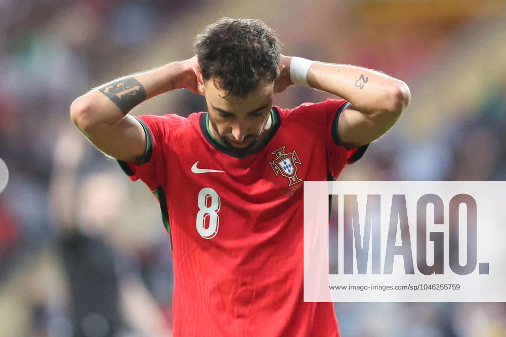 Portugal, Aveiro, 11 06 2024 EURO 2024 Friendly match before the UEFA EURO 2024 in Germany 2024 Portugal Ireland v l , Bruno Fernandes Portugal disappointed, disappointed looking, dissapointed, sad, frustrated, frustrated, frustrated