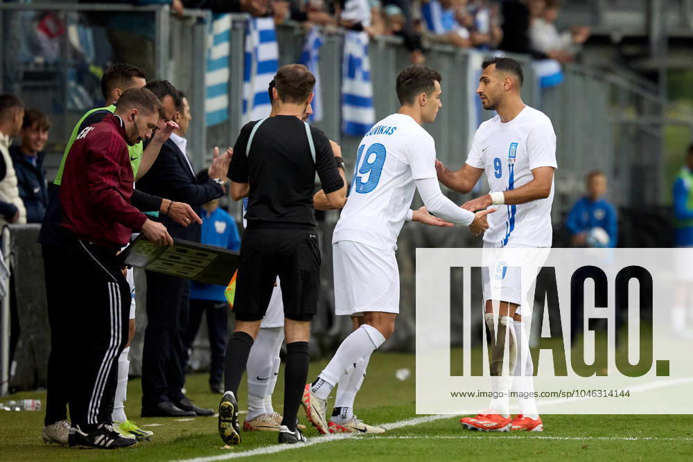 Malta v Greece - International Friendly, Länderspiel, Nationalmannschaft Vangelis Pavlidis of Greece is being substituted by Tasos Douvikas during the international soccer friendly match between Malta and Greece at the Untersberg-Arena, in Grodig, Austria, on June 11, 2024. Grödig Salzburg Austria