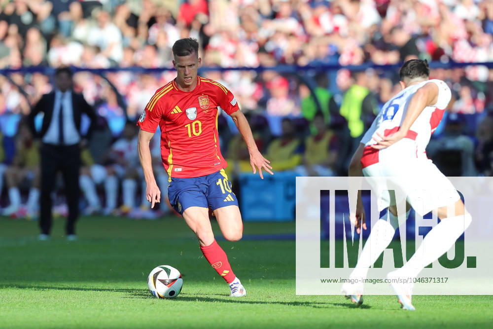 Football EM 2024, Spain Croatia, v l Dani Olmo Spain, 10 am Ball, plays the ball Berlin