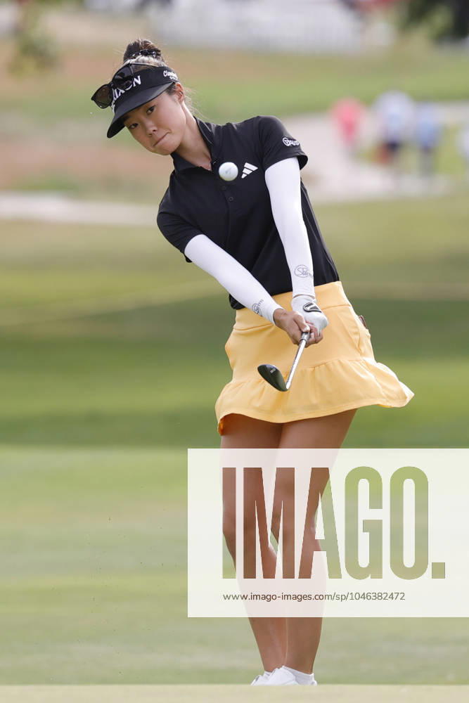 GRAND RAPIDS, MI - JUNE 15: LPGA, Golf Damen golfer Grace Kim chips on the 18th hole during the LPGA Meijer LPGA Classic for Simply Give on June 15th, 2024, at Blythefield Country Club in Grand Rapids, Michigan. (Photo by Brian Spurlock Icon Sportswire) GOLF: JUN 15 LPGA Meijer LPGA Classic for Simply Give Icon24061533