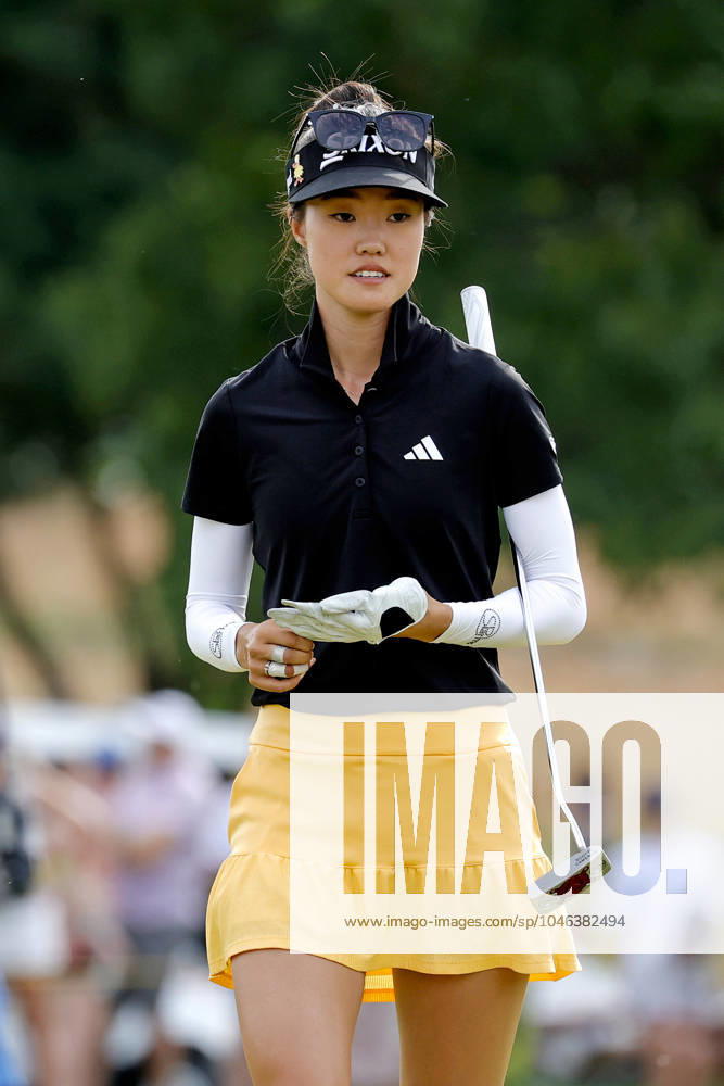 GRAND RAPIDS, MI - JUNE 15: LPGA, Golf Damen golfer Grace Kim putts on the 18th hole during the LPGA Meijer LPGA Classic for Simply Give on June 15th, 2024, at Blythefield Country Club in Grand Rapids, Michigan. (Photo by Brian Spurlock Icon Sportswire) GOLF: JUN 15 LPGA Meijer LPGA Classic for Simply Give Icon24061535