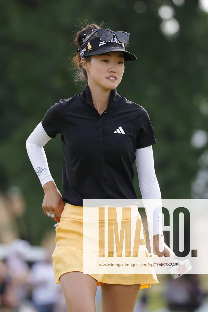 GRAND RAPIDS, MI - JUNE 15: LPGA, Golf Damen golfer Grace Kim putts on the 18th hole during the LPGA Meijer LPGA Classic for Simply Give on June 15th, 2024, at Blythefield Country Club in Grand Rapids, Michigan. (Photo by Brian Spurlock Icon Sportswire) GOLF: JUN 15 LPGA Meijer LPGA Classic for Simply Give Icon24061536