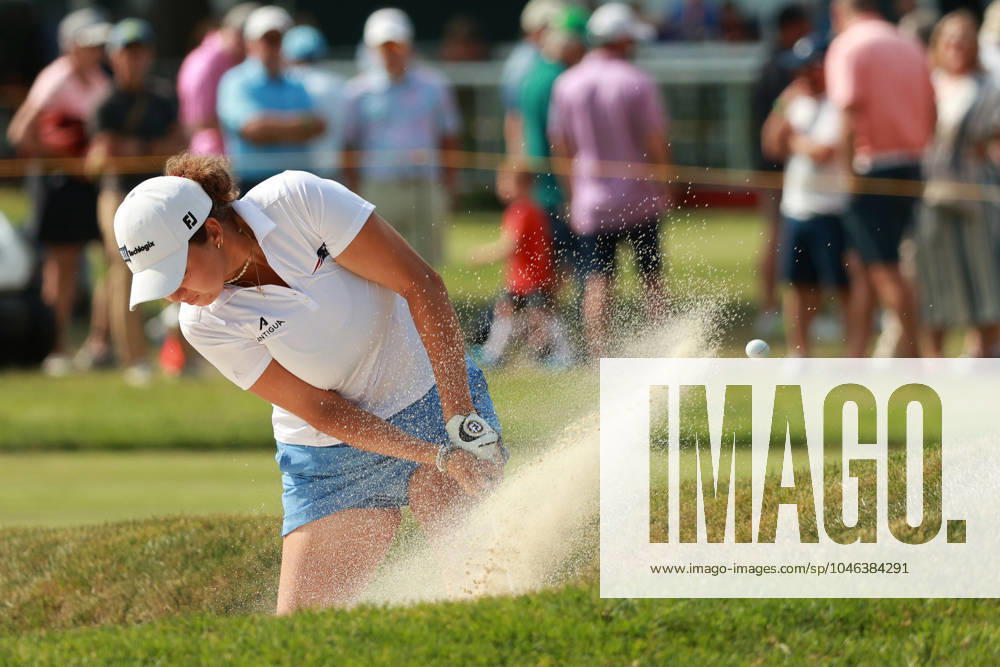 Meijer LPGA, Golf Damen Classic Alexa Pano of the United States hits out of the bunker toward the 18th green during Day Three of the Meijer LPGA Classic for Simply Give golf tournament at Blythefield Country Club in Belmont, MI, USA Saturday, June 15, 2024. Belmont Michigan United States