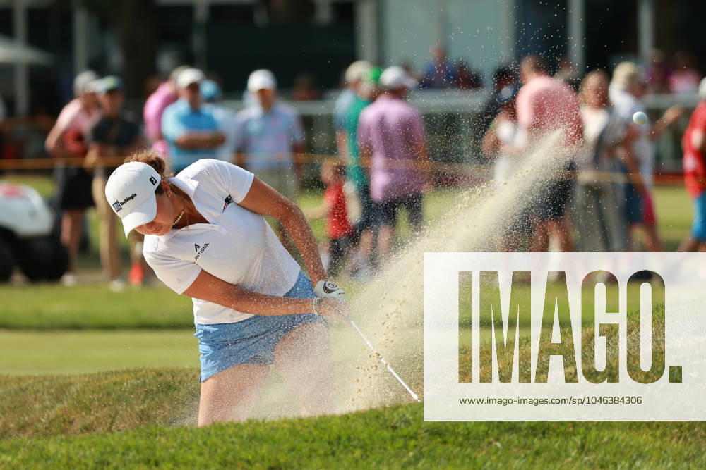 Meijer LPGA, Golf Damen Classic Alexa Pano of the United States hits out of the bunker toward the 18th green during Day Three of the Meijer LPGA Classic for Simply Give golf tournament at Blythefield Country Club in Belmont, MI, USA Saturday, June 15, 2024. Belmont Michigan United States