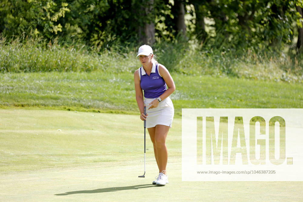 GRAND RAPIDS, MI - JUNE 15: LPGA, Golf Damen golfer Lauren Hartlage putts on the 16th hole during the LPGA Meijer LPGA Classic for Simply Give on June 15th, 2024, at Blythefield Country Club in Grand Rapids, Michigan. (Photo by Brian Spurlock Icon Sportswire) GOLF: JUN 15 LPGA Meijer LPGA Classic for Simply Give Icon24061568