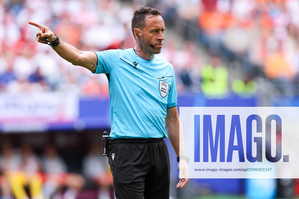 2024-06-16 Poland v Netherlands - Group D - UEFA EURO, EM, Europameisterschaft,Fussball 2024 HAMBURG, GERMANY - JUNE 16: Referee Artur Soares Dias during the Group D - UEFA EURO 2024 match between Poland and Netherlands at Volksparkstadion on June 16, 2024 in Hamburg, Germany. (Photo by Peter Lous BSR Agency) Hamburg Germany Content not available for redistribution in The Netherlands directly or indirectly through any third parties.