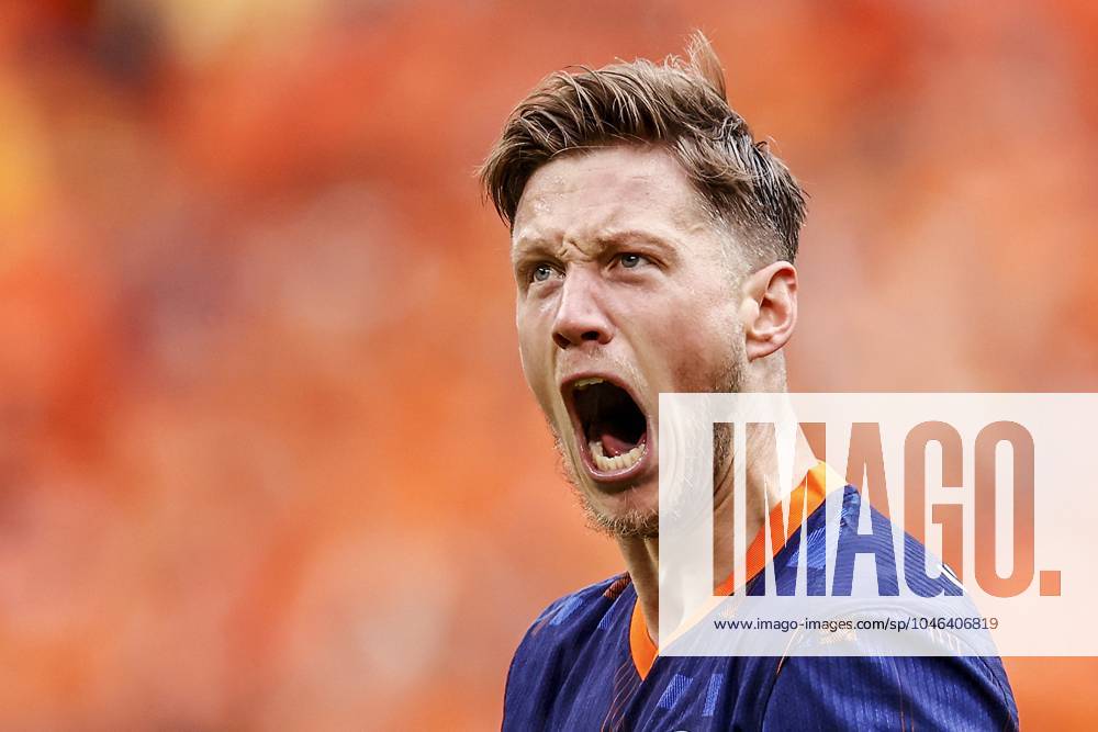 HAMBURG - Wout Weghorst of Holland celebrates the 1-2 during the UEFA EURO, EM, Europameisterschaft,Fussball 2024 group D match between Poland and the Netherlands at the Volksparkstadion on June 16, 2024 in Hamburg, Germany. ANP MAURICE VAN STEEN UEFA EURO 2024 2024 ANPxSportx IVx 501246565 originalFilename: 501246565
