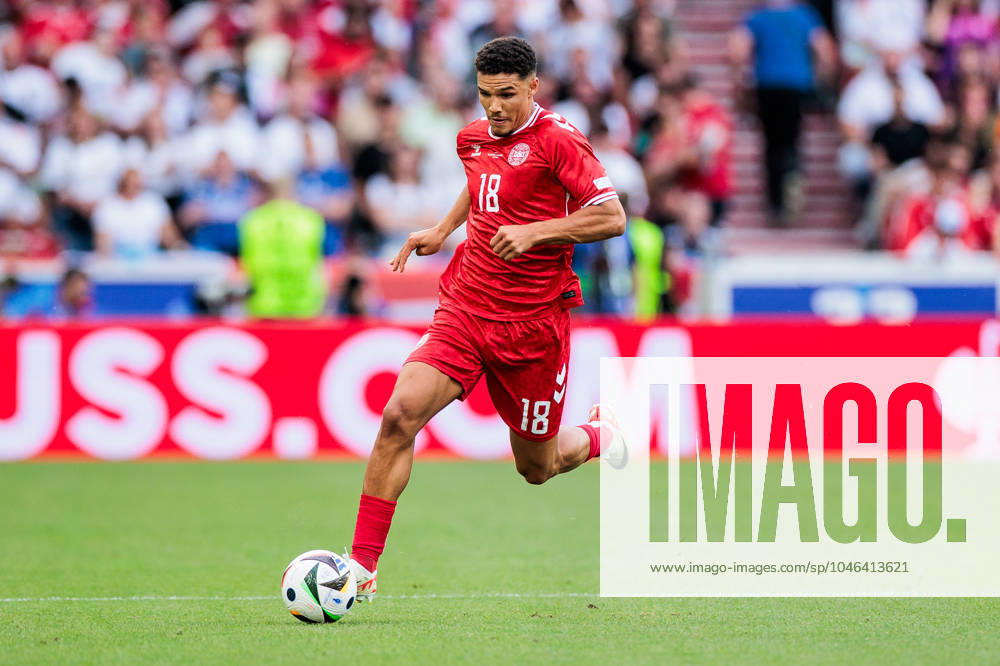 UEFA EURO 2024 Slovenia Denmark 16 06 2024 Alexander Hartmann Bah Denmark, 18 on the ball UEFA EURO 2024 Slovenia Denmark Stuttgart Arena, Stuttgart on 16 06 2024