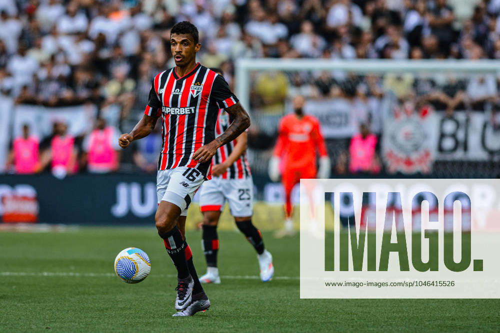São Paulo FC x Fluminense SÃO PAULO, SP - 16.06.2024: SÃO PAULO FC X FLUMINENSE - Luiz Gustavo of São Paulo during the match between Corinthians x São Paulo FC, valid for the 9th round of the 2024 Brazilian Championship and held at the Morumbis Stadium in São Paulo, SP. (Photo: Maurício Rummens Fotoarena) x2556339x MaurícioxRummens