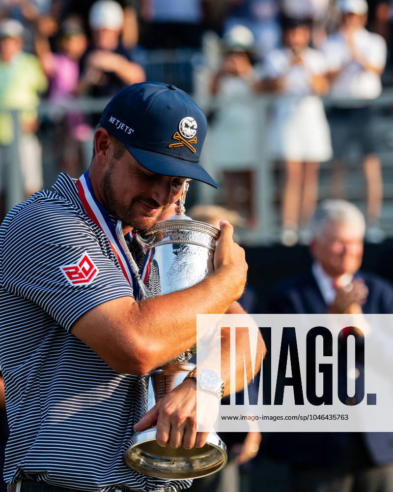 BRYSON DECHAMBEAU of Grapevine, Texas, hugs the championship trophy after winning the 124th U.S. Open at Pinehurst Resort & Country Club (Course No. 2) in Pinehurst, North Carolina. Pinehurst USA - ZUMAh97_ 20240616_fap_h97_025