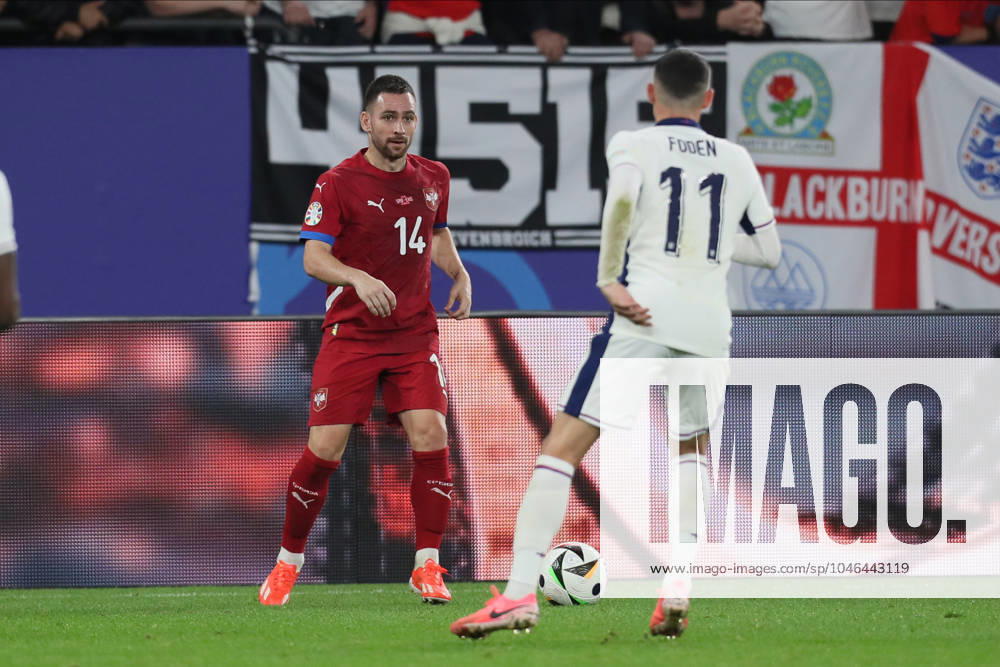 SERBIA vs ENGLAND ANDRIJA ZIVKOVIC fudbaler reprezentacije Srbije na utakmici UEFA Evropskog prvenstva 2024 godine protiv KIERAN TRIPPIER Kjeran Tripije iz Engleske na stadionu AufSalke arena, Gelzenkirhen, 16.06.2024. godine Foto: Fudbal, Reprezentacija, Srbija, UEFA Evropsko prvenstvo, EURO 2024, Engleska FOOTBALL, SERBIA, UEFA European Championship, EM, Europameisterschaft EURO 2024, ENGLAND Gelsenkirchen Arena AufSchalke stadion Germany