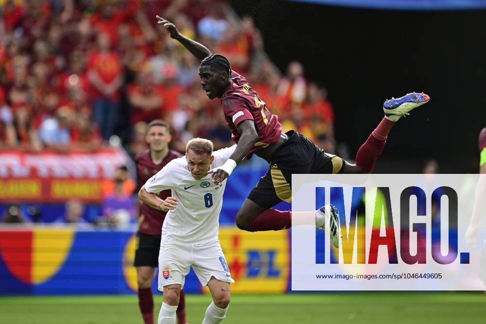KW25 Belgium v Slovakia Group E - UEFA EURO, EM, Europameisterschaft,Fussball 2024 FRANKFURT AM MAIN, GERMANY - JUNE 17 : Onana Amadou midfielder of Belgium jumping towards the ball in front of Ondrej Duda midfielder of Slovakia during the UEFA EURO 2024 European Football Championship tournament group E stage match between Belgium and Slovakia at Frankfurt Arena on June 17, 2024 in Frankfurt am Main, Germany, 17 06 2024 Frankfurt am Main Germany