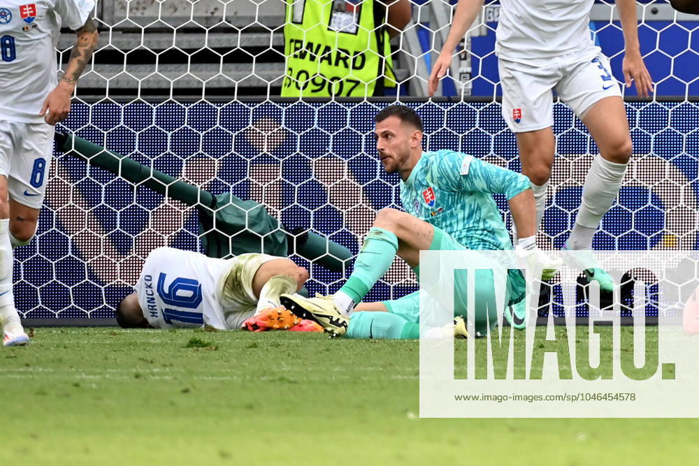 Football EM 2024, Belgium Slovakia, v l David Hancko Slovakia with pain, injured, injury Martin Dubravka Slovakia Frankfurt