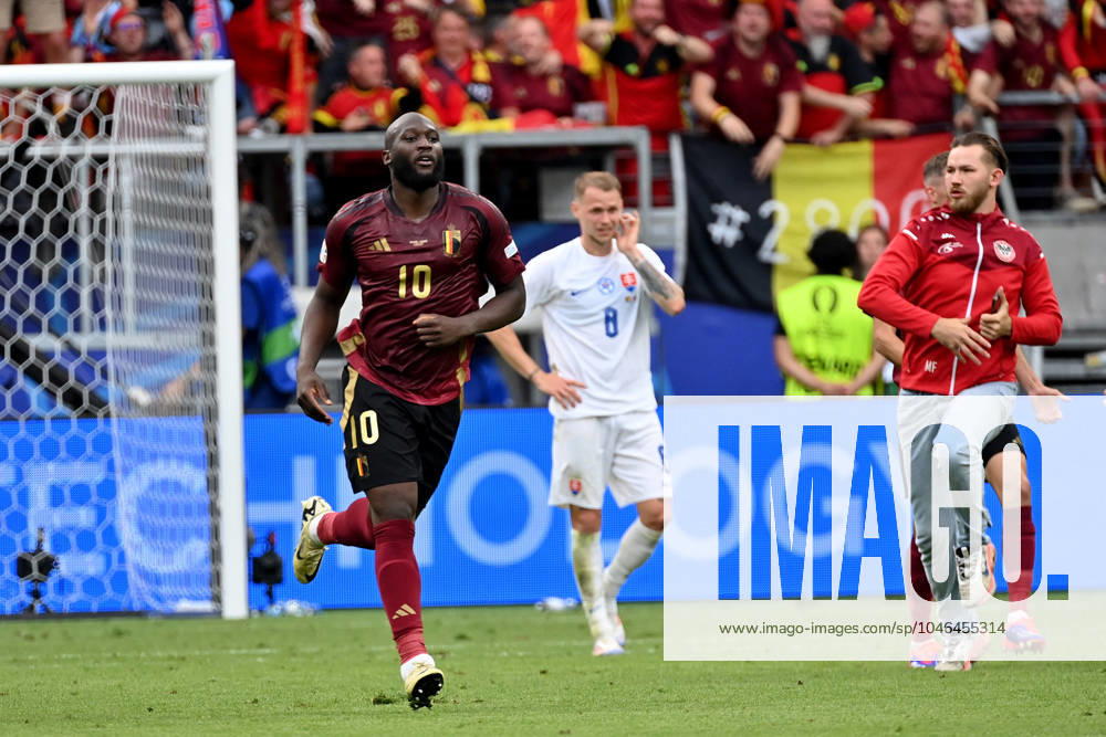 Football EM 2024, Belgium Slovakia, v l Romelu Lukaku Bolingoli Belgium after the alleged goal Frankfurt