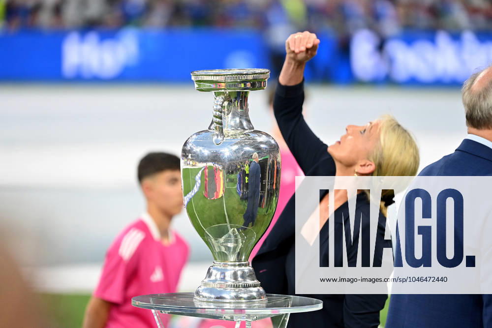 European Football Championship 2024, Germany Scotland, v l Heidi Beckenbauer, the widow of Emperor Franz Beckenbauer carries the European Championship trophy Munich