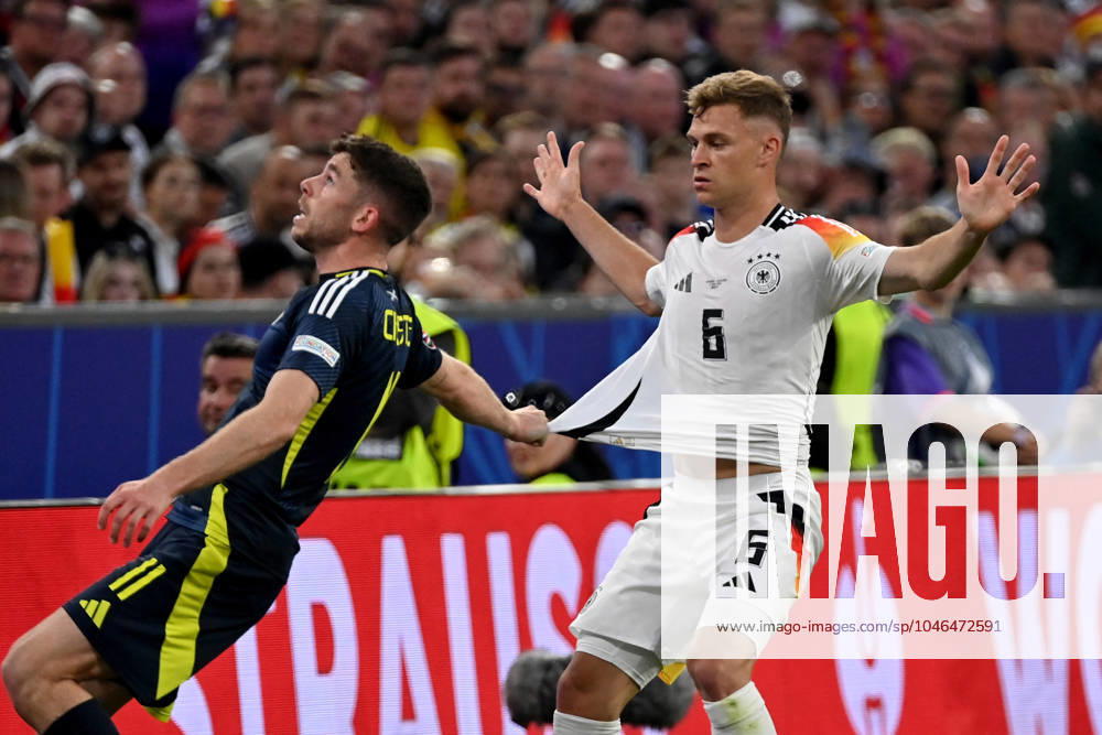 Football EM 2024, Germany Scotland, v l Ryan Christie Team Scotland Joshua Kimmich German National Football Team DFB Zweikampf, action, action, battle for the ball Munich