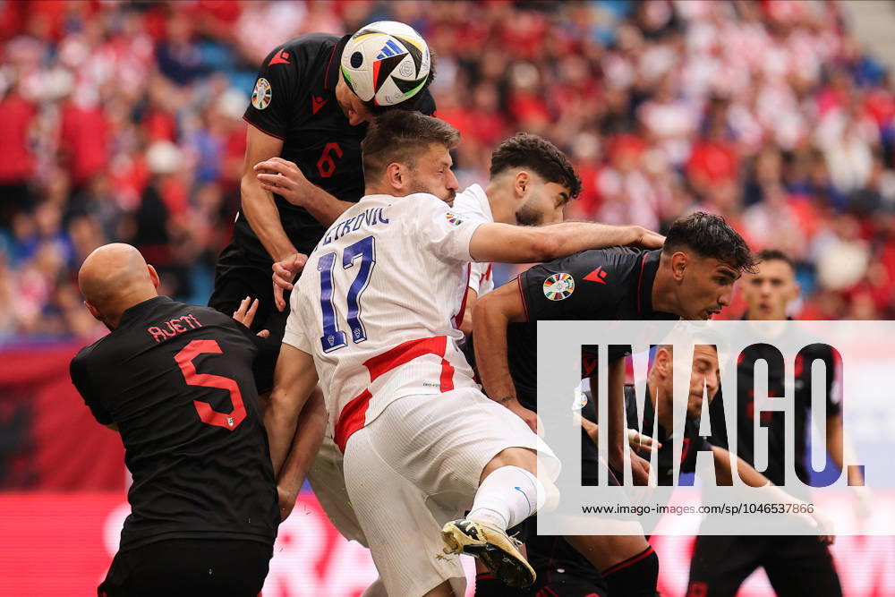 Bilder des Jahres 2024, Sport 06 Juni June 19, 2024, Hamburg, Germany: Bruno Petkovi? (C) of Croatia seen in action during the UEFA EURO, EM, Europameisterschaft,Fussball 2024 group stage match between Croatia and Albania at Volksparkstadion. Final score; Croatia 2:2 Albania. Hamburg Germany - ZUMAs197 20240619_aaa_s197_122