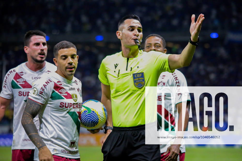 Cruzeiro x Fluminense BELO HORIZONTE, MG - 19.06.2024: CRUZEIRO X FLUMINENSE - (77333) Cruzeiro x Fluminense: Fluminense players complain to the referee of the match between Cruzeiro x Fluminense, valid for the tenth round of the 2024 Brazilian Championship, on the evening of this fourth day (19), held at Mineirão, Belo Horizonte, Brazil. (Photo: Allan Calisto Fotoarena) x2558536x AllanxCalisto