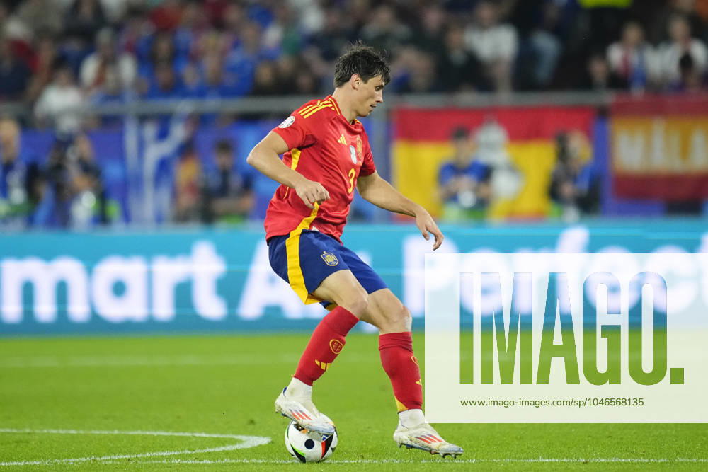 Spain v Italy: Group B - UEFA EURO, EM, Europameisterschaft,Fussball 2024 Robin Le Normand centre-back of Spain and Real Sociedad controls the ball during the UEFA EURO 2024 group stage match between Spain and Italy at Arena AufSchalke on June 20, 2024 in Gelsenkirchen, Germany. Gelsenkirchen Germany
