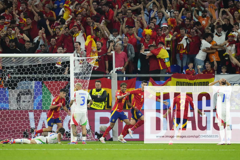 Spain v Italy: Group B - UEFA EURO, EM, Europameisterschaft,Fussball 2024 Spanish players celebrate after scoring his sides first goal during the UEFA EURO 2024 group stage match between Spain and Italy at Arena AufSchalke on June 20, 2024 in Gelsenkirchen, Germany. Gelsenkirchen Germany