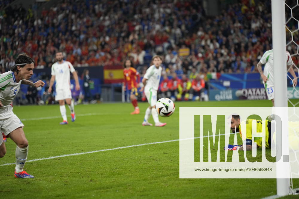 EURO 2024 - Matchday 2, Group B: Spain vs. Italy Riccardo Calafiori s own goal puts Spain in the lead during the EURO 2024 Day 2 Group B match between Spain and Italy on 20 June 2024, at Arena AufSchalke, in Gelsenkirchen, Germany Gelsenkirchen Arena AufSchalke Germany