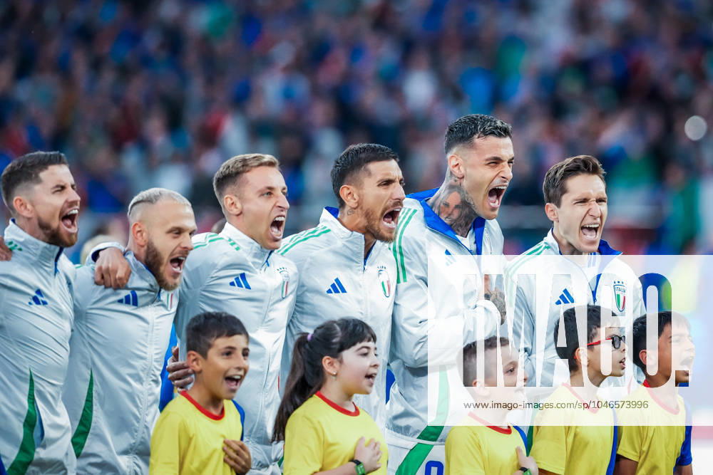 EURO 2024 - Matchday 2, Group B: Spain vs. Italy Italy squad sings their national anthem before the EURO 2024 Day 2 Group B match between Spain and Italy on 20 June 2024, at Arena AufSchalke, in Gelsenkirchen, Germany Gelsenkirchen Arena AufSchalke Germany