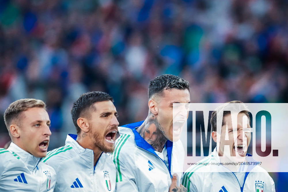 EURO 2024 - Matchday 2, Group B: Spain vs. Italy Italy squad sings their national anthem before the EURO 2024 Day 2 Group B match between Spain and Italy on 20 June 2024, at Arena AufSchalke, in Gelsenkirchen, Germany Gelsenkirchen Arena AufSchalke Germany