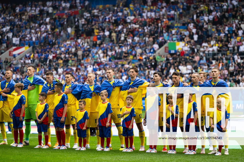 Slovakia v Ukraine: Group E - UEFA EURO, EM, Europameisterschaft,Fussball 2024 The players of Ukraine are singing the national anthem during the UEFA EURO 2024 group stage match between Slovakia and Ukraine at Düsseldorf Arena on June 21, 2024 in Dusseldorf, Germany. Duesseldorf Germany