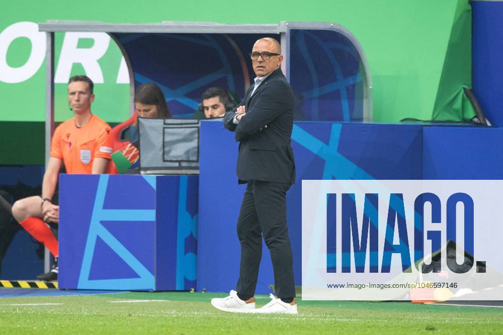 Coach Francesco CALZONA SVK watches the match Group Stage Group E Slovakia SVK Ukraine UKR 1 2 on 21 06 2024 Arena Duesseldorf, Duesseldorf Arena, Soccer UEFA EURO 2024 GERMANY from 14 06 2024 14 07 2024 Â