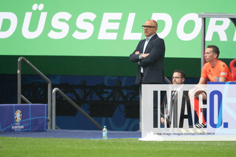 Coach Francesco CALZONA SVK , watches the match group stage group E Slovakia SVK Ukraine UKR 1 2 on 21 06 2024 Arena Duesseldorf, Duesseldorf Arena, Soccer UEFA EURO 2024 GERMANY from 14 06 2024 14 07 2024 Â
