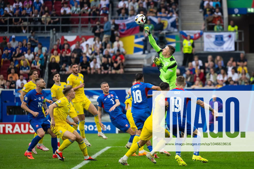 Slovakia v Ukraine: Group E - UEFA EURO, EM, Europameisterschaft,Fussball 2024 Anatoliy Trubin of Ukraine is in action during the UEFA EURO 2024 group stage match between Slovakia and Ukraine at D¸sseldorf Arena on June 21, 2024 in Dusseldorf, Germany. Duesseldorf Germany
