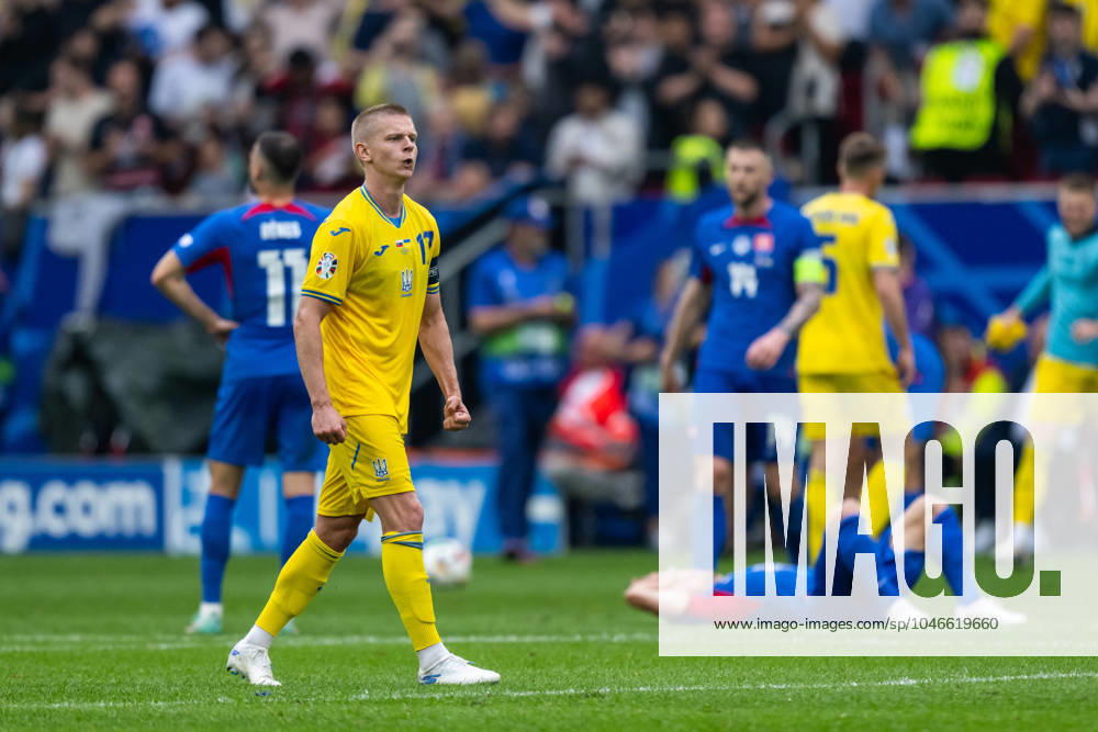 Slovakia v Ukraine: Group E - UEFA EURO, EM, Europameisterschaft,Fussball 2024 Oleksandr Zinchenko of Ukraine is celebrating victory during the UEFA EURO 2024 group stage match between Slovakia and Ukraine at DÂ¸sseldorf Arena on June 21, 2024 in Dusseldorf, Germany. Duesseldorf Germany