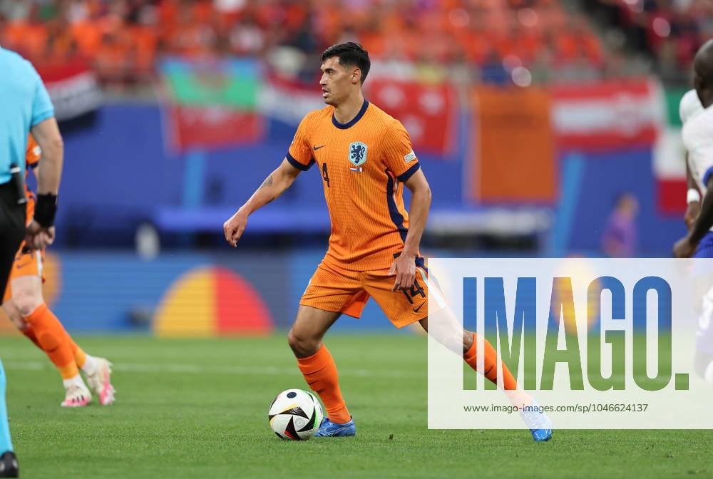 European Football Championship, UEFA EURO 2024, Netherlands France, Group D, Stadion Leipzig, v l , Tijjani Martinus Jan Reijnders Netherlands
