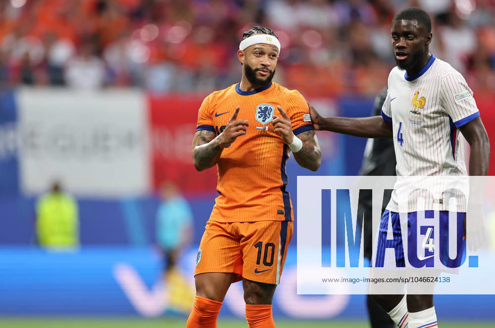 European Football Championship, UEFA EURO 2024, Netherlands France, Group D, Stadion Leipzig, v l , Memphis Depay Netherlands gives instructions, gesticulates, gesticulate with arms gives instructions, gesticulate