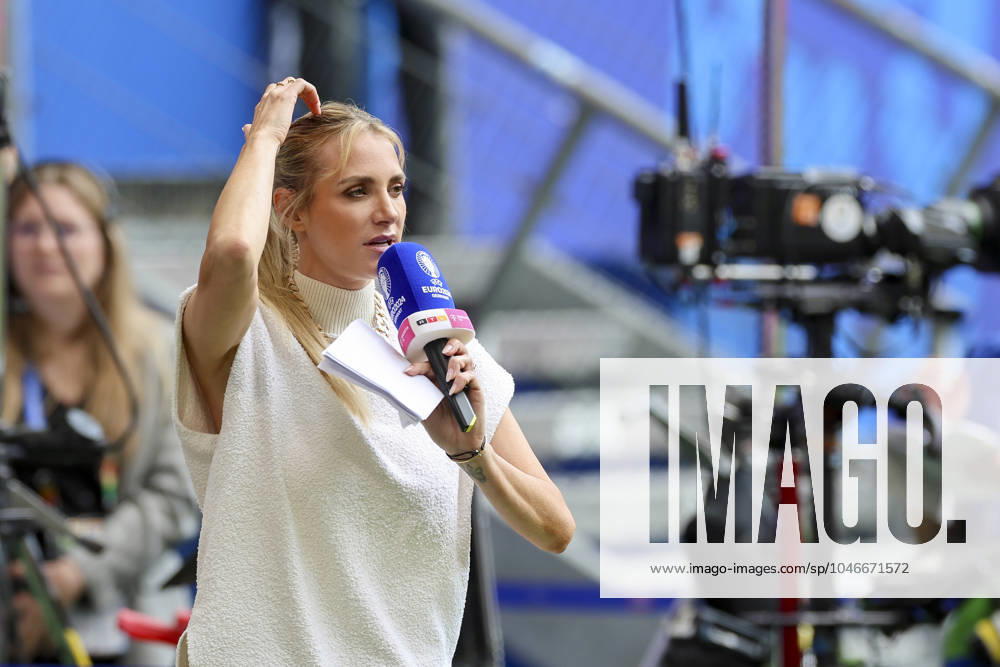 Presenter Anna Kraft RTL and Magenta TV gestures, , , , , 22 06 2024, ,