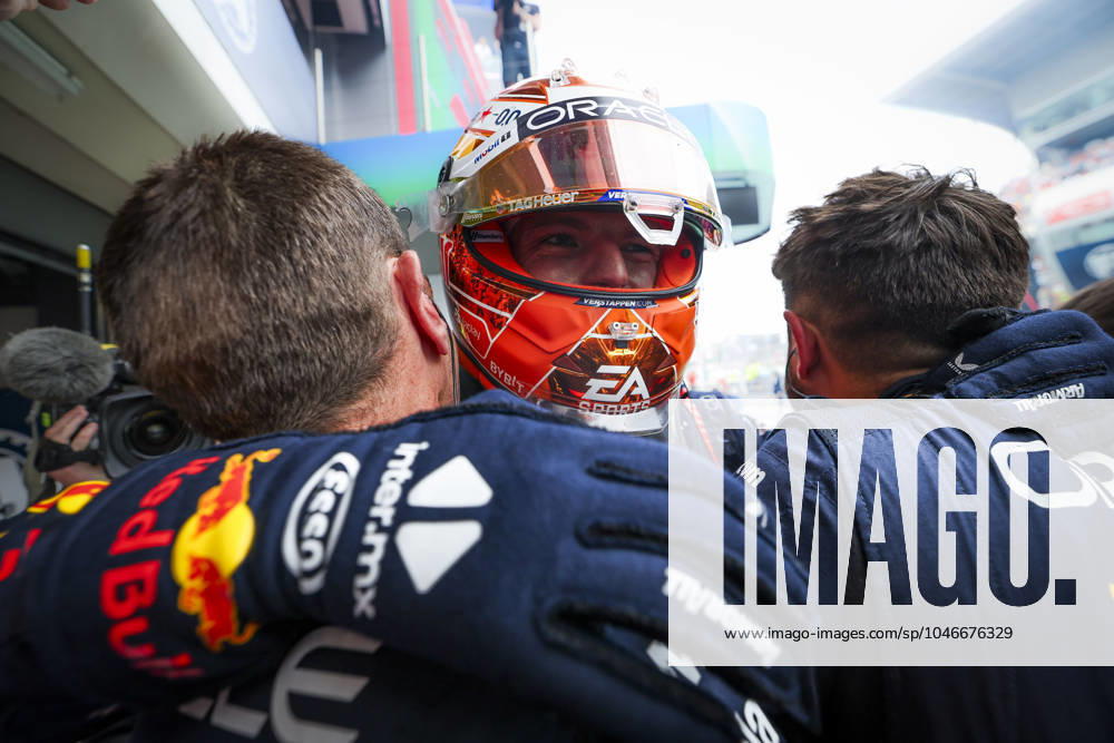 Bilder des Jahres 2024, Sport 06 Juni VERSTAPPEN Max (ned), Red Bull Racing RB20, portrait during the Formula 1 Aramco Gran Premio de Espana 2024, 10th round of the 2024 Formula One World Championship, WM, Weltmeisterschaft from June 21 to 23, 2024 on the Circuit de Barcelona-Catalunya, in Montmeló, Spain - F1 - SPANISH GRAND PRIX 2024 DPPI Panoramic 240623_R10_SPAGNA_DP_FGOO2378_