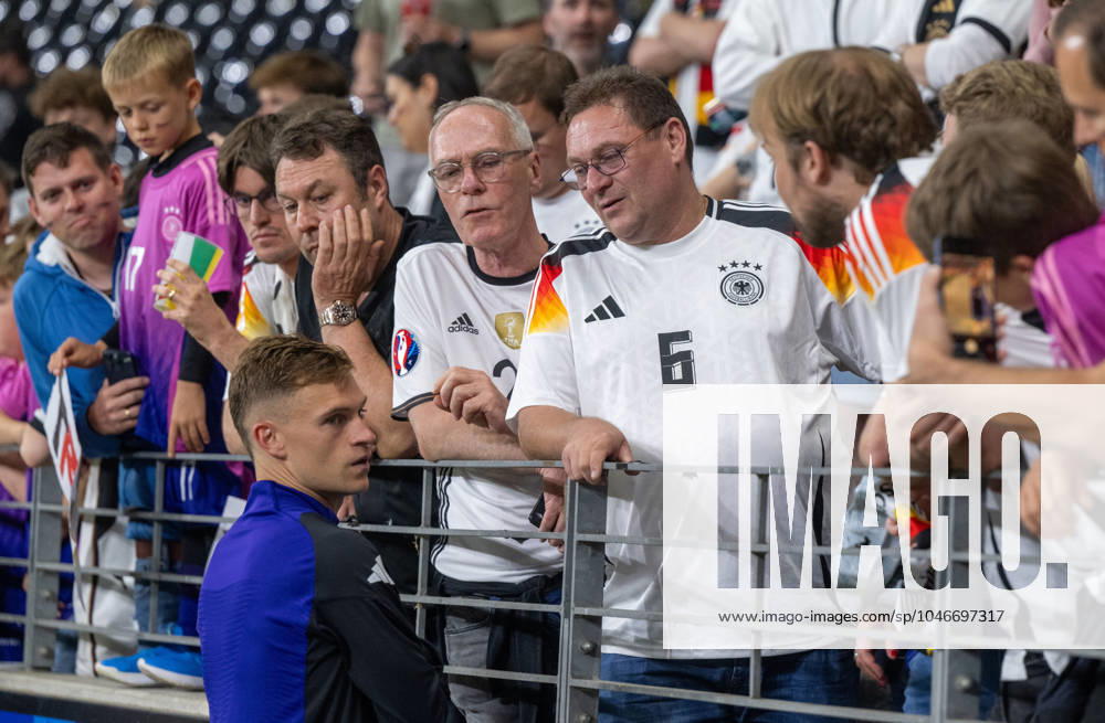 Soccer, Men, Season 2023 24, Euro EM 2024, Group A 3 Matchday in Frankfurt, Switzerland Germany, Joshua Kimmich Germany with father Berthold, 23 06 2024,