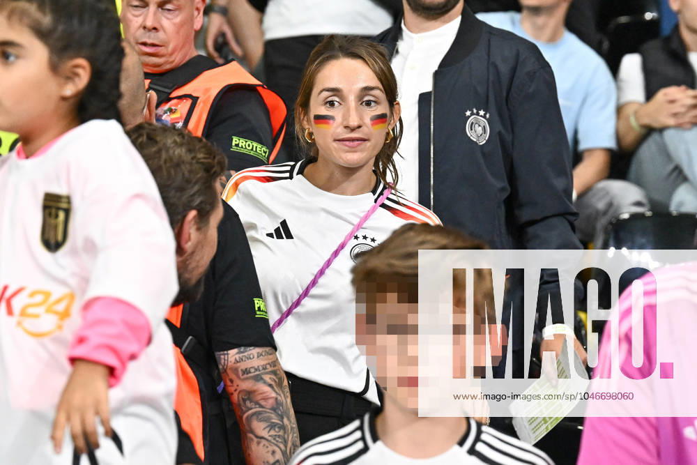 European Football Championship 2024, Switzerland Germany,, v l Lena Wurzenberger girlfriend Julian Nagelsmann Germany, coach Frankfurt am Main