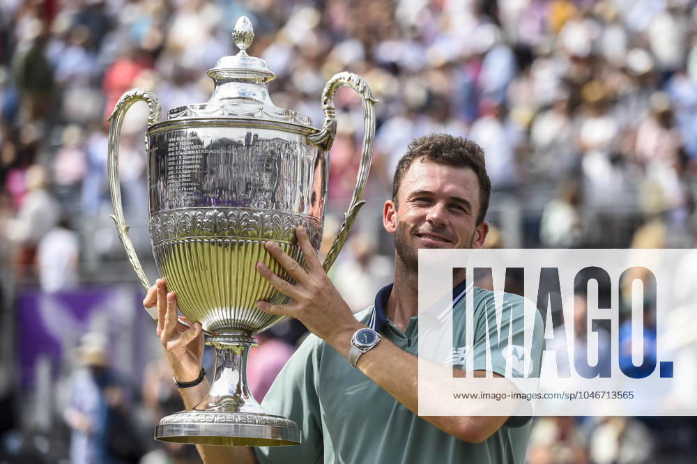 KW25 (240624) -- LONDON, June 24, 2024 -- Tommy Paul of the United States celebrates with the trophy at the awarding ceremony after the men s singles final match between Tommy Paul of the United States and Lorenzo Musetti of Italy at the Cinch ATP, Tennis Herren Championships at The Queen s Club in London, Britain, June 23, 2024. (Photo by Xinhua) (SP)BRITAIN-LONDON-TENNIS-QUEEN S CLUB-MEN S SINGLES-FINAL StephenxChung