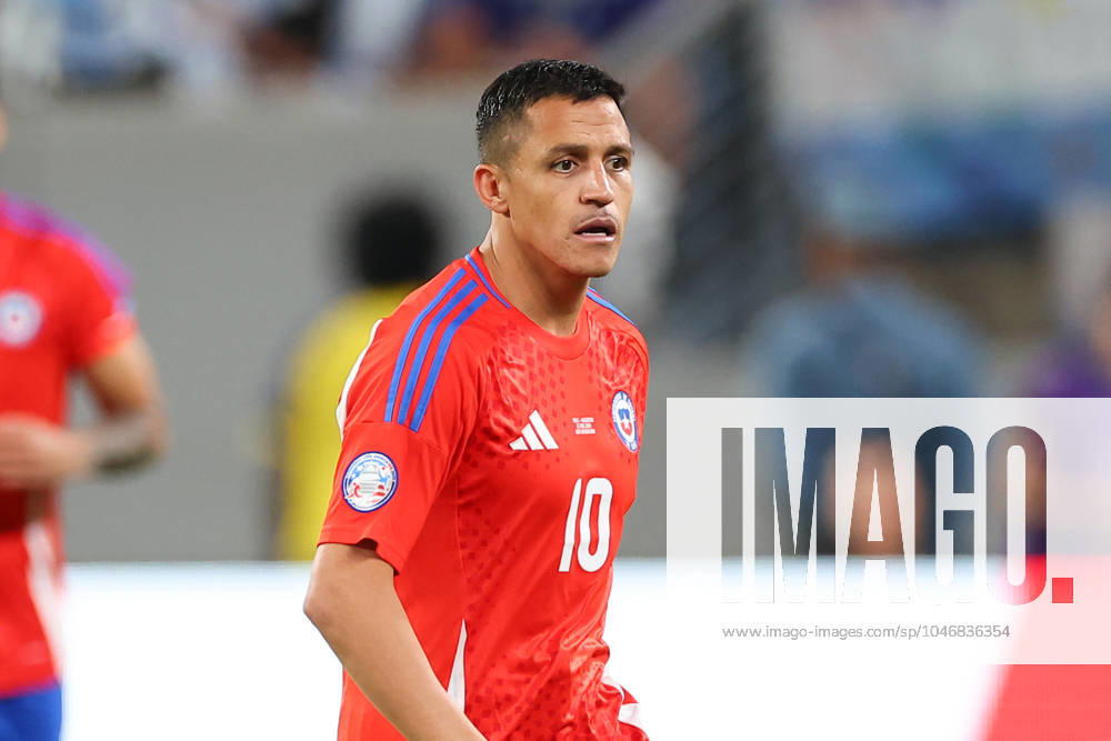 EAST RUTHERFORD, NJ - JUNE 25: Alexis Sanchez 10 of Chile during the second half of the CONMEBOL Copa America Group stage game against Argentina on June 25, 2024 at MetLife Stadium in East Rutherford, New Jersey. (Photo by Rich Graessle Icon Sportswire) SOCCER: JUN 25 CONMEBOL Copa America - Chile vs Argentina Icon240625782