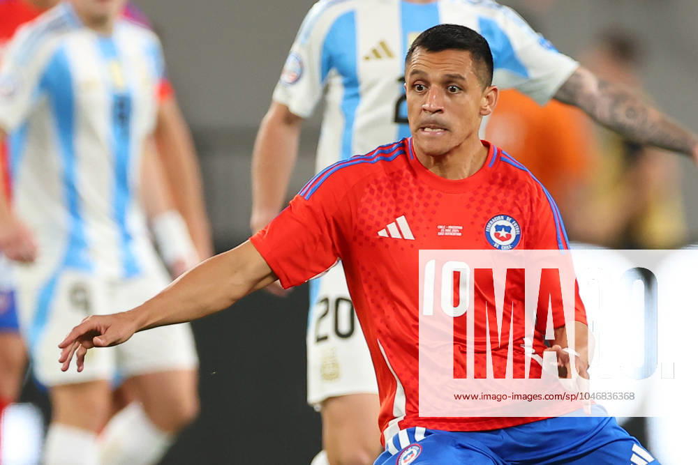EAST RUTHERFORD, NJ - JUNE 25: Alexis Sanchez 10 of Chile during the second half of the CONMEBOL Copa America Group stage game against Argentina on June 25, 2024 at MetLife Stadium in East Rutherford, New Jersey. (Photo by Rich Graessle Icon Sportswire) SOCCER: JUN 25 CONMEBOL Copa America - Chile vs Argentina Icon240625784
