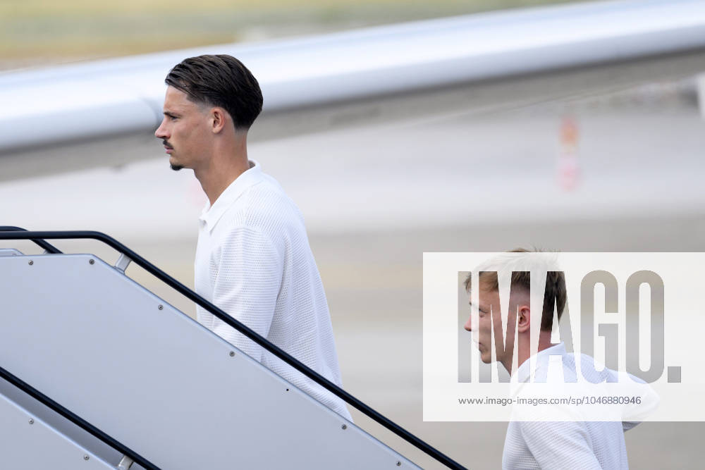 Soccer players Robin Koch and Maximilian Beier board the plane at Nuremberg airport before the national teams departure for the round of 16 against Denmark at the UEFA EURO 2024 European Football Championship in Dortmund Nuremberg, 28 06 2024 Bavaria Germany
