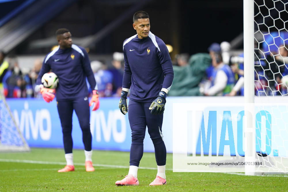 GER: France v Belgium. UEFA EURO, EM, Europameisterschaft,Fussball 2024 Brice Samba of France and Alphonse Areola of France during the UEFA Euro 2024 match between France and Belgium, Round of 16, played at Dusseldorf Arena on July 1, 2024 in Düsseldorf, Germany. kpng