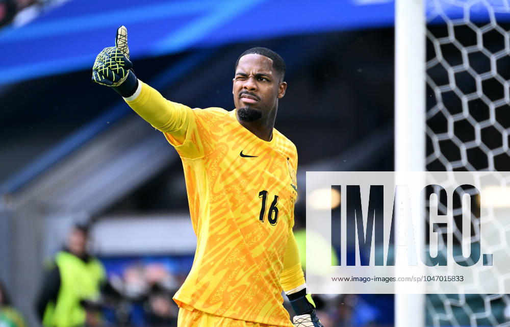 Football, European Championship, EURO 2024, Round of 16, Merkur Spiel Arena Düsseldorf France Belgium Mike Maignan FRA action, single image