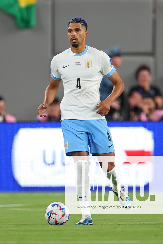 EAST RUTHERFORD, NJ - JUNE 27: Ronald Araujo 4 of Uruguay during the CONMEBOL Copa America Group C game against Bolivia on June 27, 2024 at MetLife Stadium in East Rutherford, New Jersey. (Photo by Rich Graessle Icon Sportswire) SOCCER: JUN 27 CONMEBOL Copa America - Uruguay vs Bolivia Icon240627900