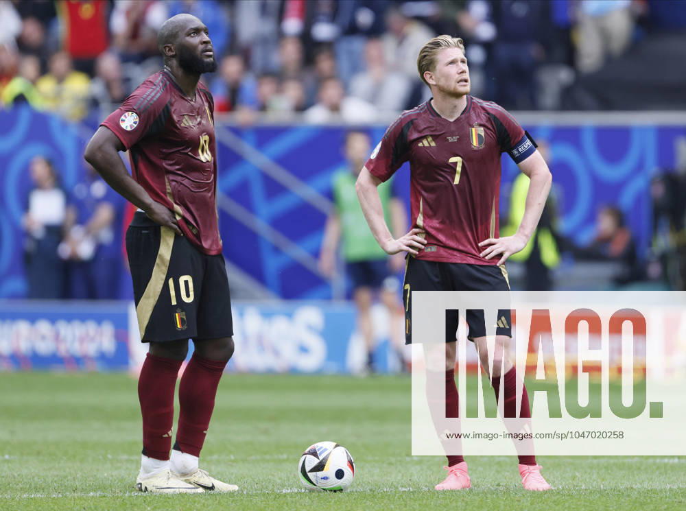 France v Belgium: Round of 16 - UEFA EURO, EM, Europameisterschaft,Fussball 2024 Romelu Lukaku and Kevin De Bruyne of Belgium wait to Kick Off during the UEFA EURO 2024 round of 16 match between France and Belgium at Düsseldorf Arena on July 1, 2024 in Dusseldorf, Germany. Düsseldorf Düsseldorf Arena Germany Germany