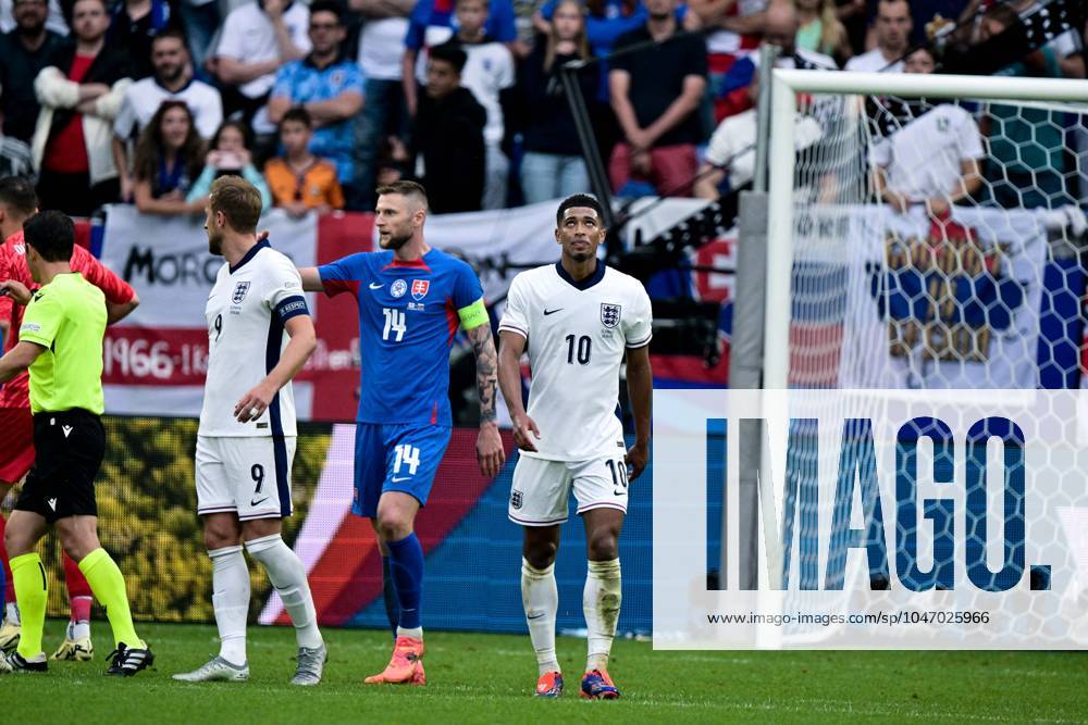 Milan Skriniar, Jude Bellingham during the UEFA EURO, EM, Europameisterschaft,Fussball 2024 round of 16 match between England and Slovakia at Arena AufSchalke on June 30, 2024 in Gelsenkirchen, G England v Slovakia: Round of 16 - UEFA EURO 2024